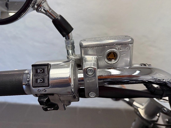 Honda VTX1800C 861 mil 6 of 13