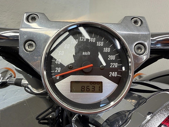 Honda VTX1800C 861 mil 8 of 13