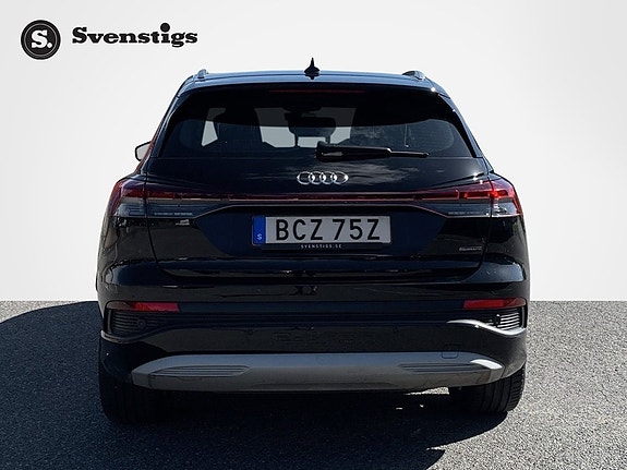 Audi Q4 e-tron 4 of 5