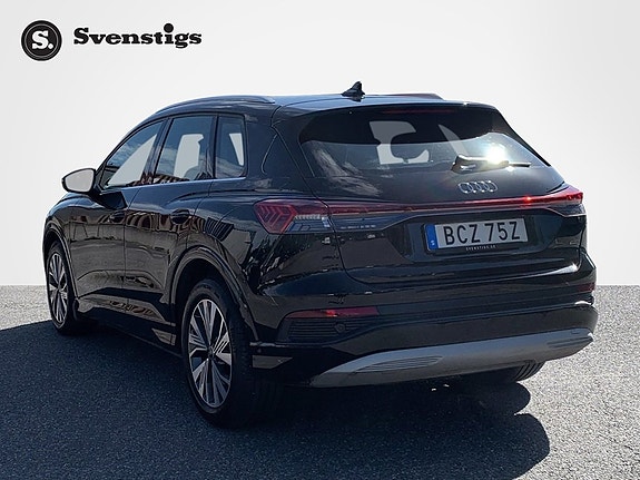 Audi Q4 e-tron 3 of 5