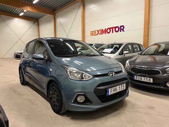 Hyundai i10 2 of 5