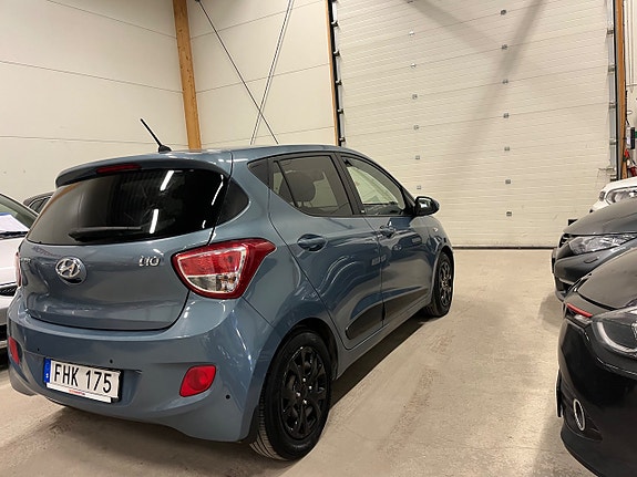 Hyundai i10 3 of 5