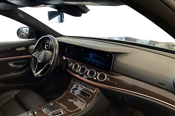 Mercedes-Benz E220 19 of 26