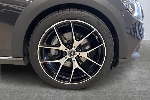Mercedes-Benz E220 26 of 26
