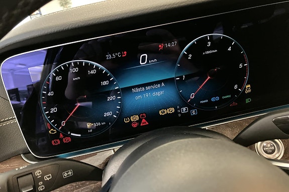Mercedes-Benz E220 13 of 26