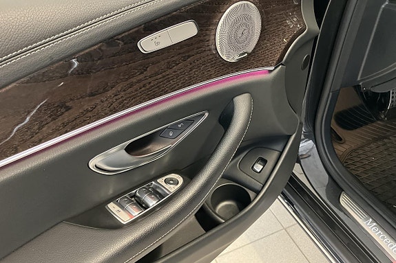 Mercedes-Benz E220 8 of 26