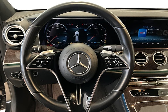 Mercedes-Benz E220 10 of 26