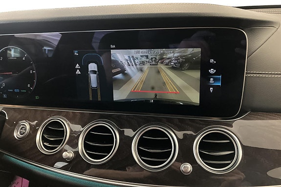 Mercedes-Benz E220 17 of 26
