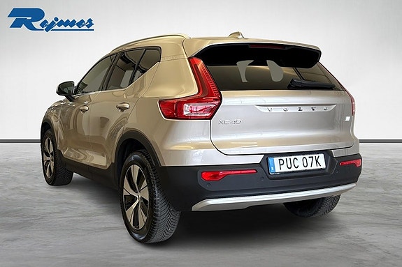 Volvo XC40 3 of 5
