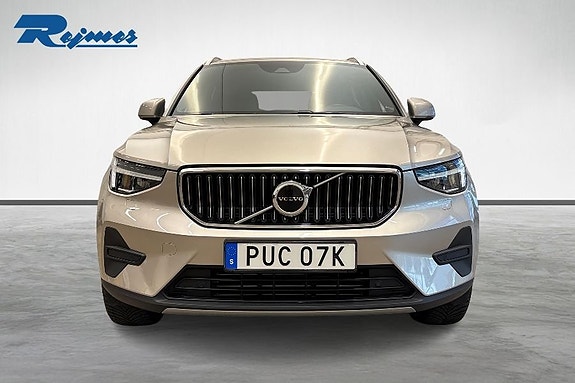 Volvo XC40 4 of 24