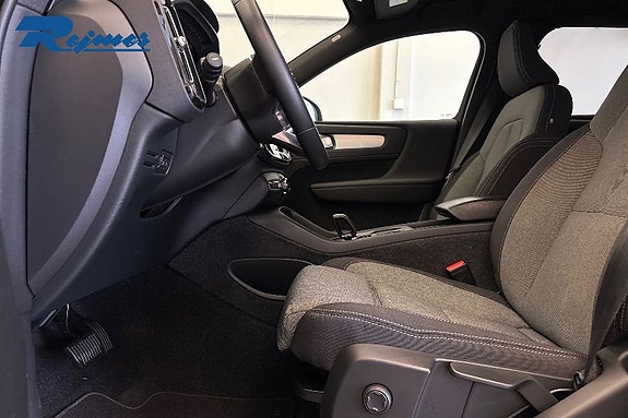 Volvo XC40 7 of 24