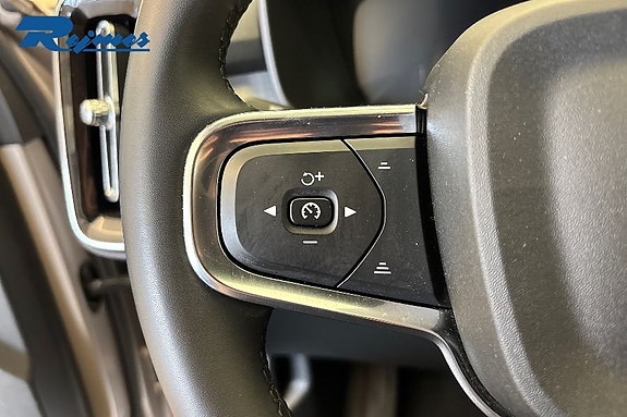 Volvo XC40 11 of 24