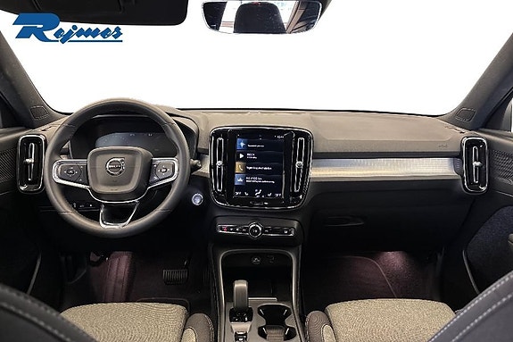 Volvo XC40 6 of 24