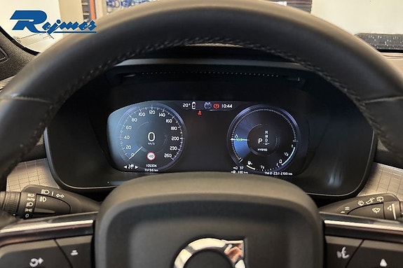 Volvo XC40 13 of 24