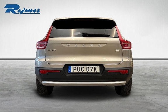 Volvo XC40 5 of 24