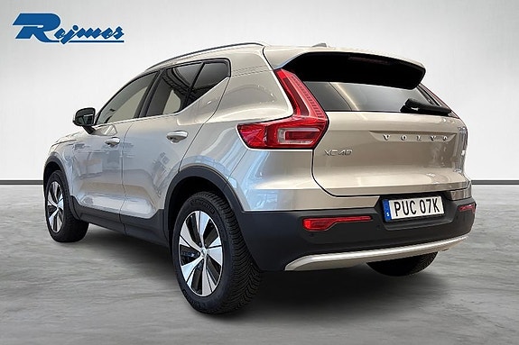 Volvo XC40 3 of 24