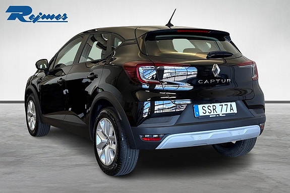 Renault Captur 3 of 5