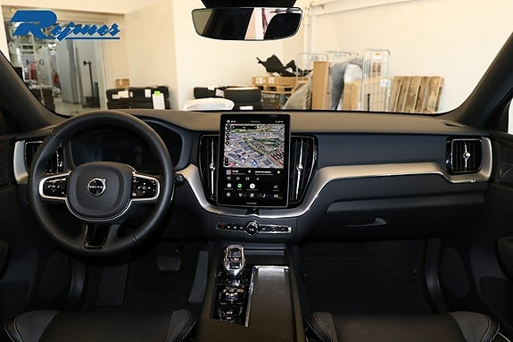 Volvo XC60 2 of 5