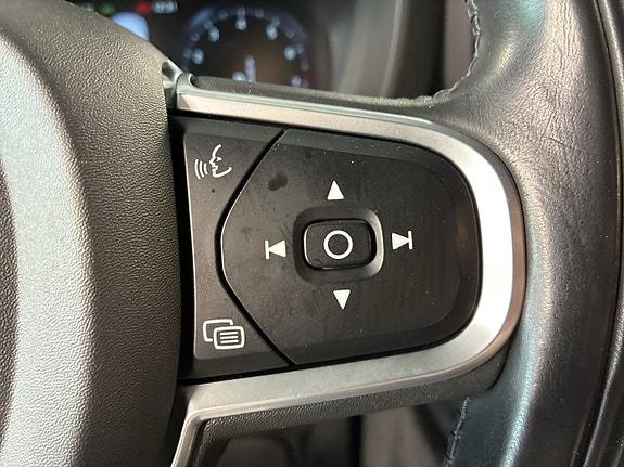Volvo XC60 16 of 25