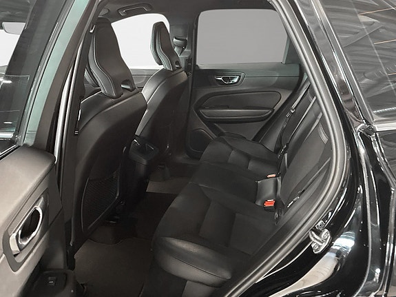 Volvo XC60 10 of 25