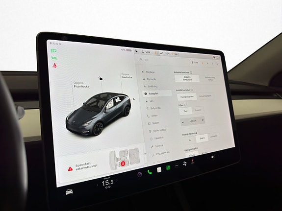 Tesla Model Y 24 of 30
