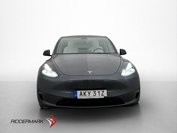 Tesla Model Y 3 of 5
