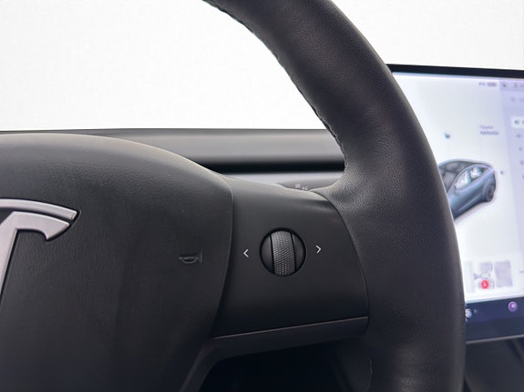 Tesla Model Y 18 of 30