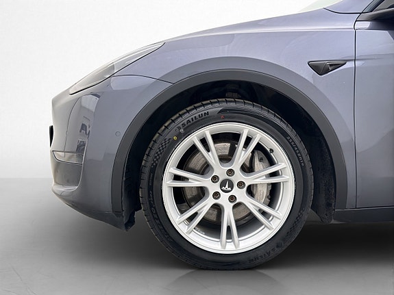 Tesla Model Y 29 of 30