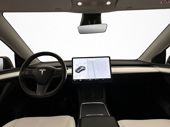 Tesla Model Y 13 of 30