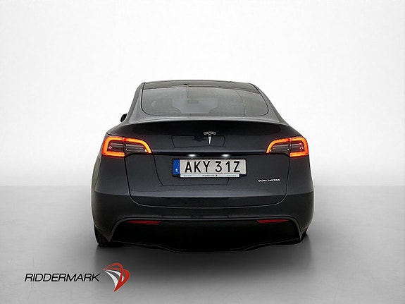 Tesla Model Y 8 of 30