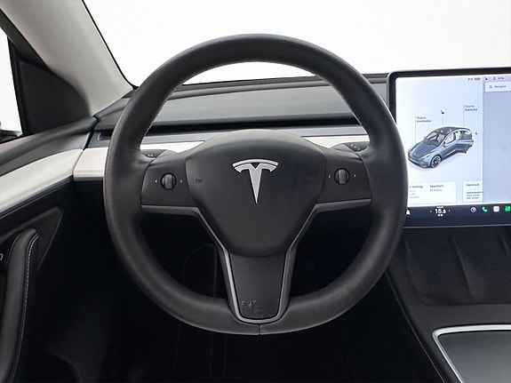 Tesla Model Y 16 of 30