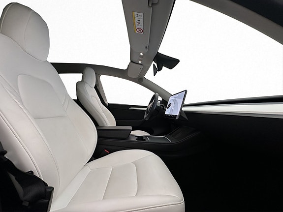 Tesla Model Y 14 of 30