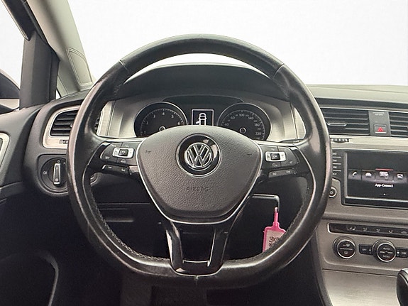 Volkswagen Golf VII 15 of 30