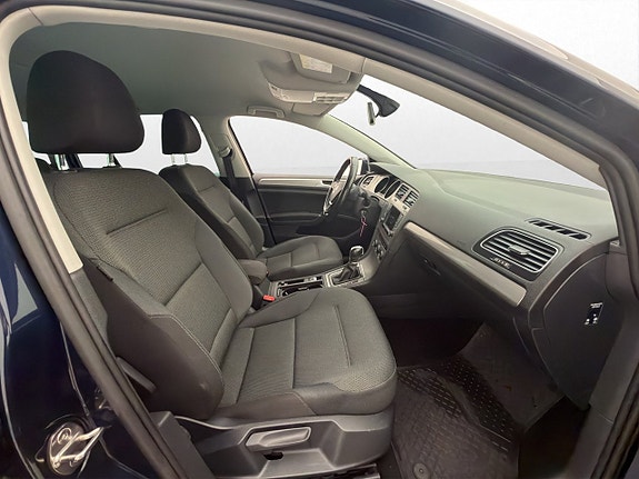 Volkswagen Golf VII 25 of 30