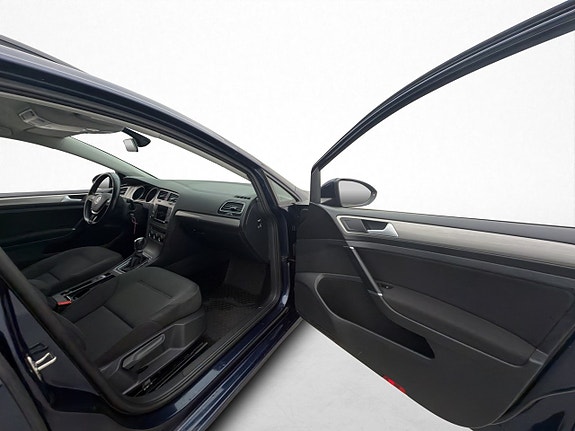 Volkswagen Golf VII 24 of 30