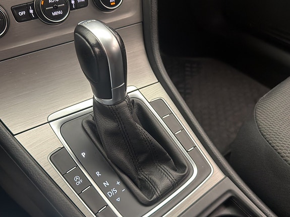 Volkswagen Golf VII 23 of 30