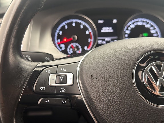 Volkswagen Golf VII 17 of 30