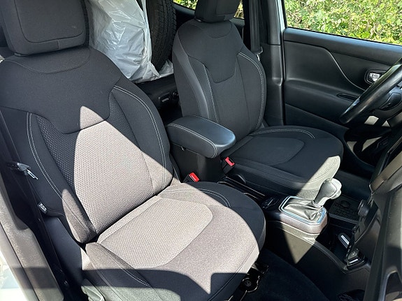 Jeep Renegade 3 of 5