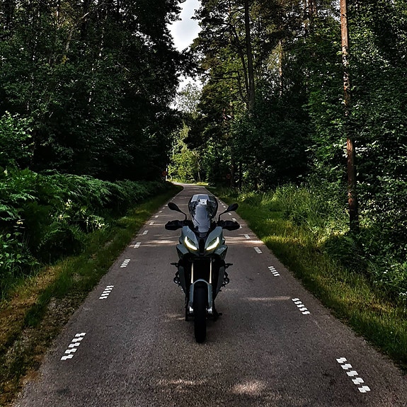 BMW S 1000 XR 2 of 5