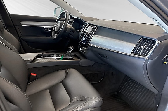 Volvo V90 Cross Country 10 of 30