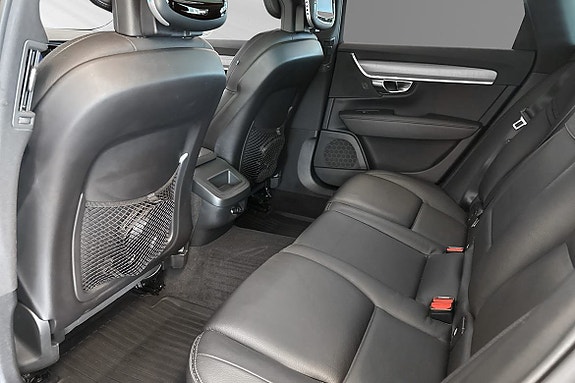 Volvo V90 Cross Country 8 of 30