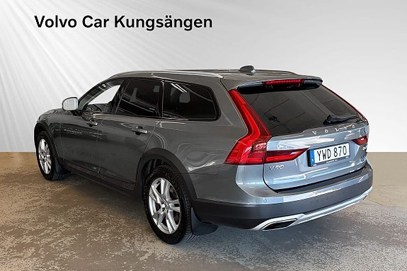 Volvo V90 Cross Country 4 of 30