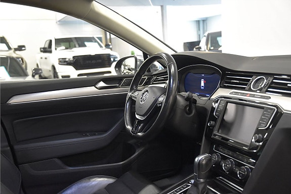Volkswagen Passat Alltrack 8 of 20