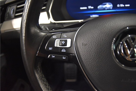 Volkswagen Passat Alltrack 10 of 20