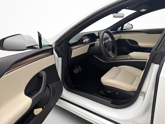 Tesla Model S 11 of 30