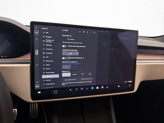 Tesla Model S 24 of 30