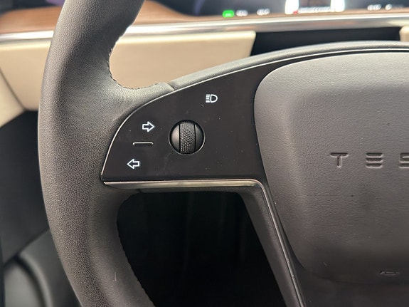 Tesla Model S 14 of 30