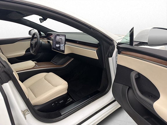 Tesla Model S 29 of 30