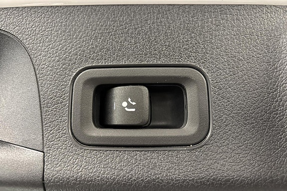 Mercedes-Benz CLA250 e 17 of 21