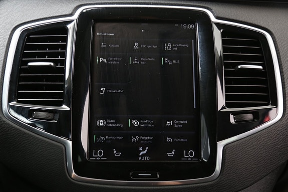 Volvo XC90 23 of 30